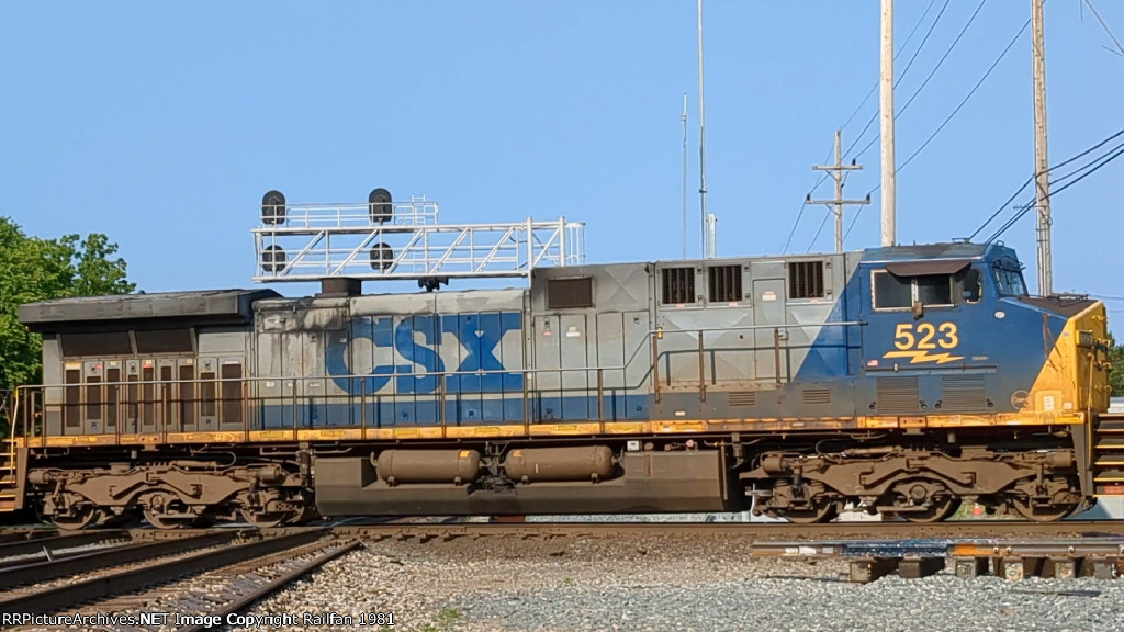 CSX 523 & 739